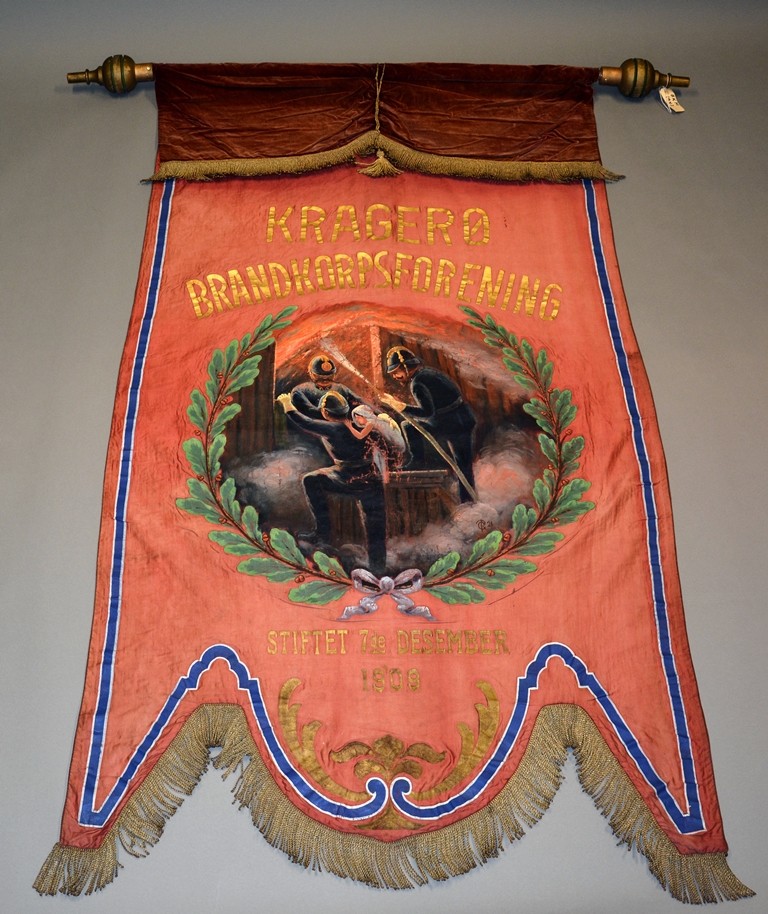 fane-kragera-brandkorpsforening-1909-foto-telem-museum_b481