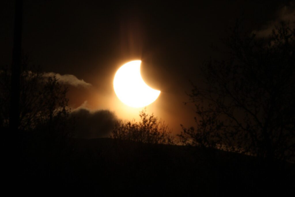 solar-eclipse_1_8b22