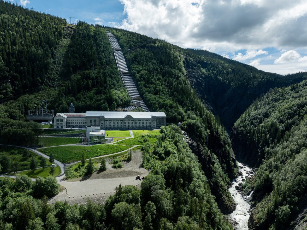 Tungtvannskjelleren og Vemork ved Tomasz Wacko